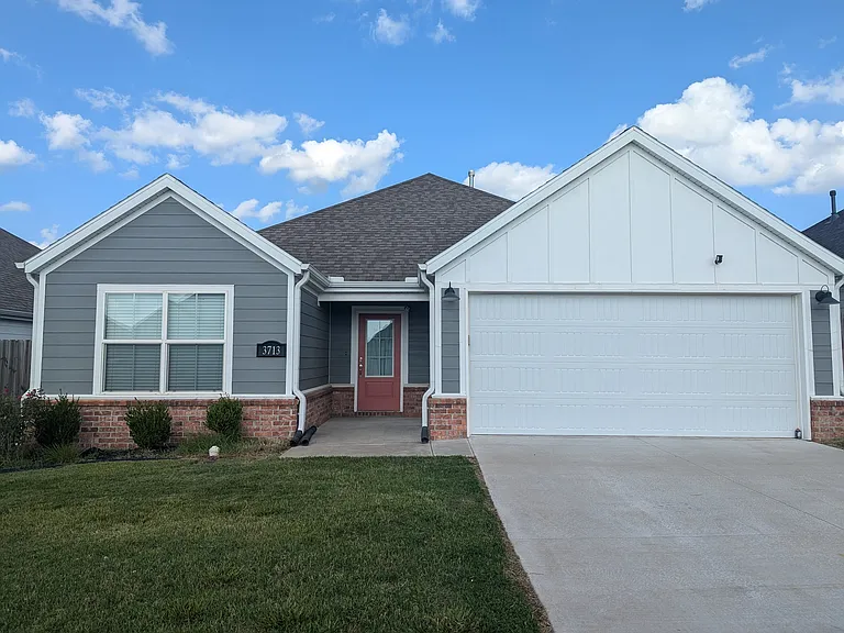 3713 Linwood St — Photo 1