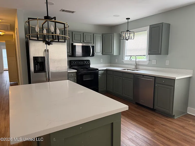 412 Robert St — Photo 4