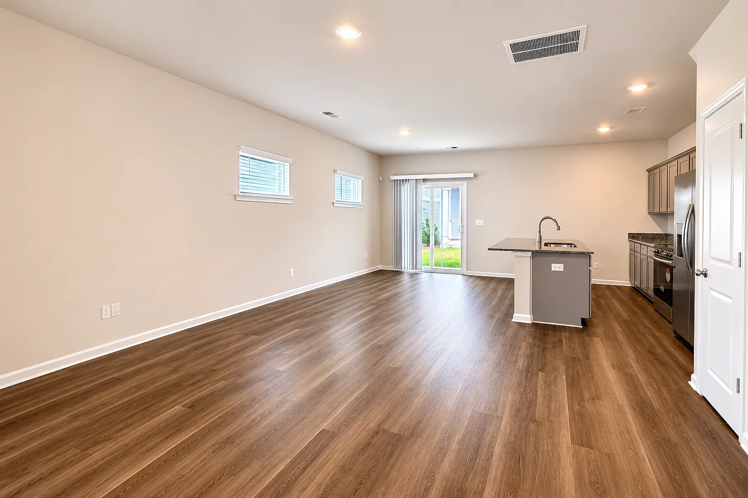 3 bed, 2.5 bath, 1428 sqft, $1,650 — Photo 4