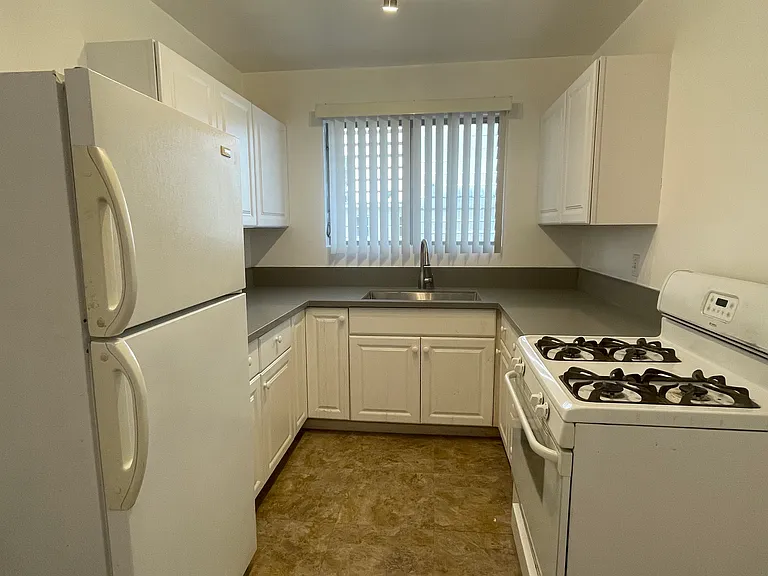 1333 N Fuller Ave #8 — Photo 2