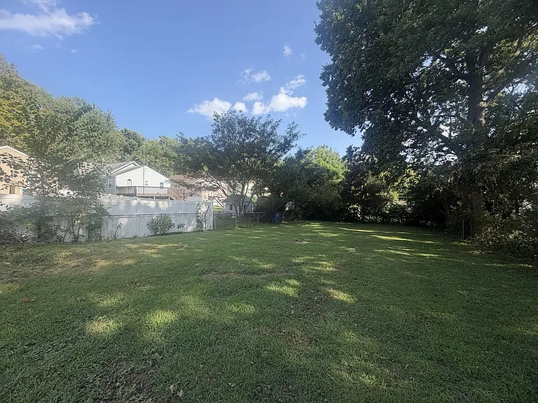 515 W Southside Blvd — Photo 33