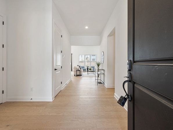 3 Barnes Blvd #3, Hudson, MA 01749
