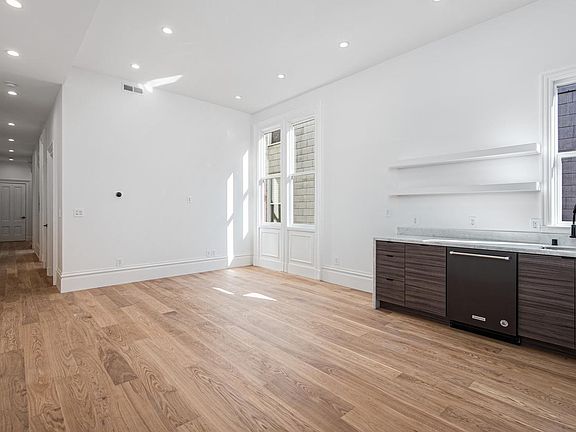 3rd image of 3333 22nd St