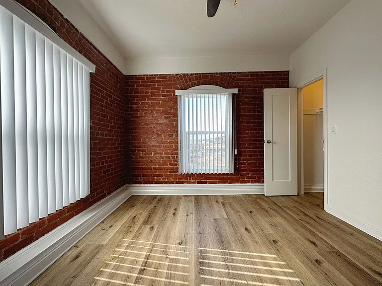 Studios available in East Hollywood, Los Angeles — Photo 18