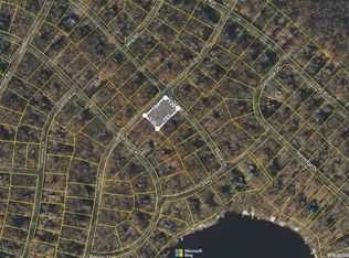 1201 Maple Dr, Pocono Lake, PA 18347