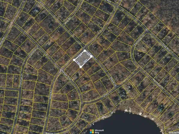 1201 Maple Dr, Pocono Lake, PA 18347