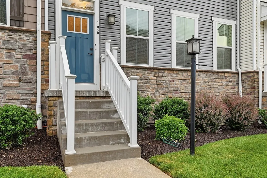3 bed, 2.5 bath, 2706 sqft, $3,000 — Photo 3