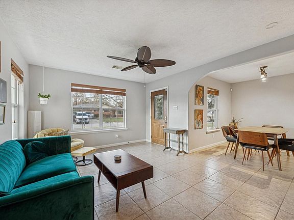 3rd image of 10419 Mayfield Rd