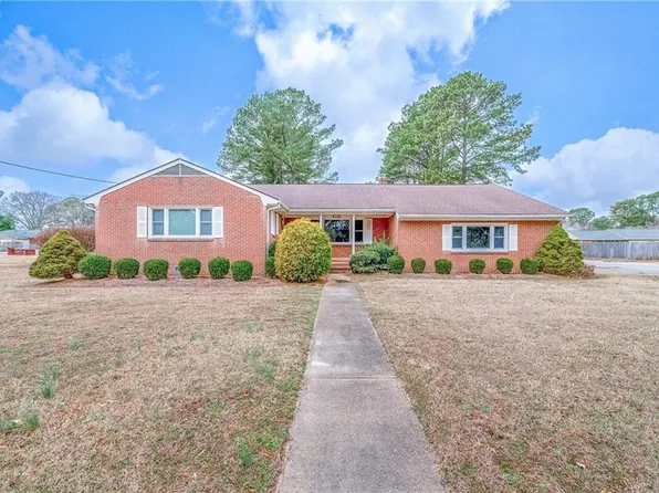 219 Jefferson Dr, Smithfield, VA 23430