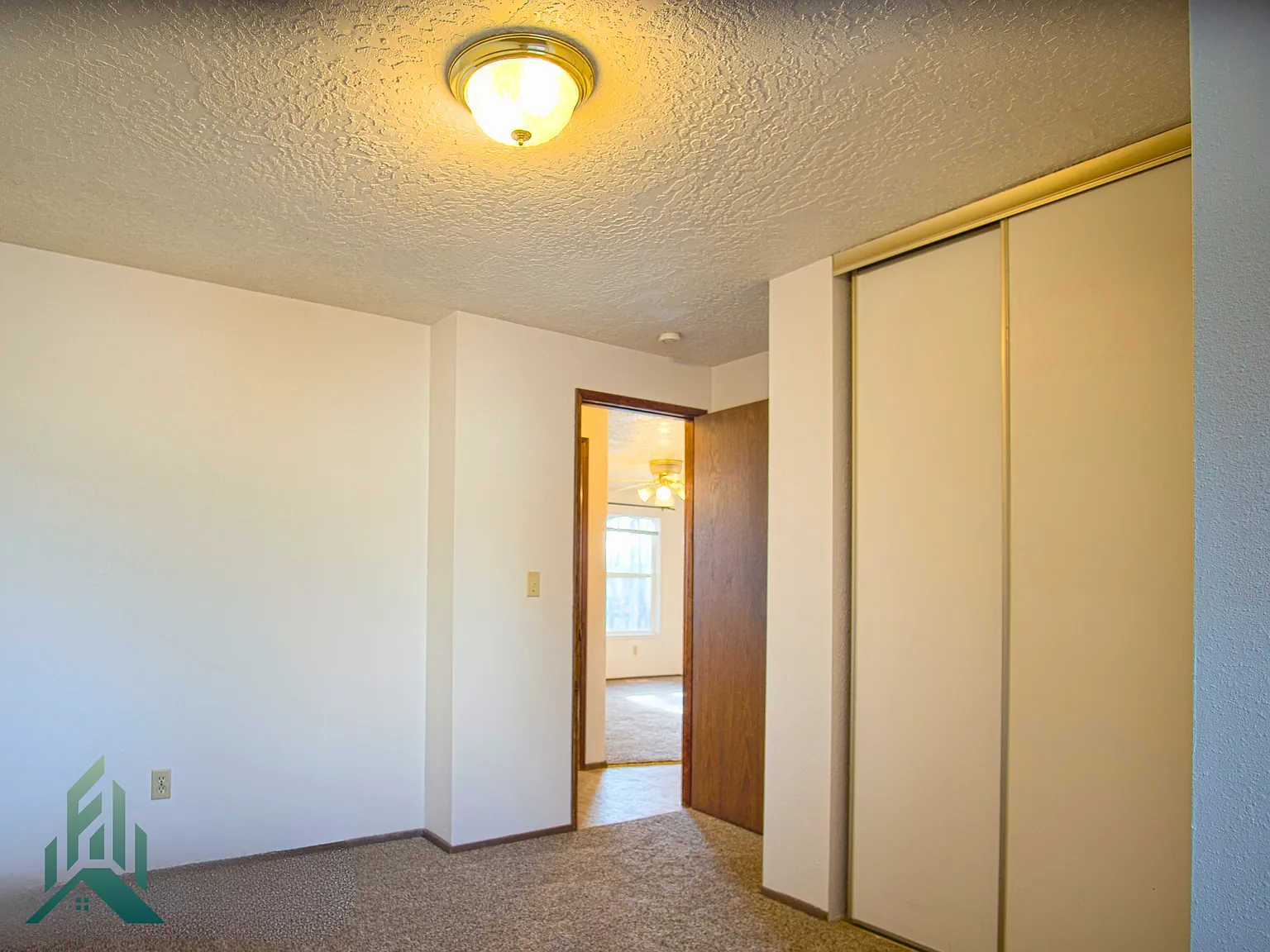 2 bed, 890 sqft, $1,435 — Photo 4