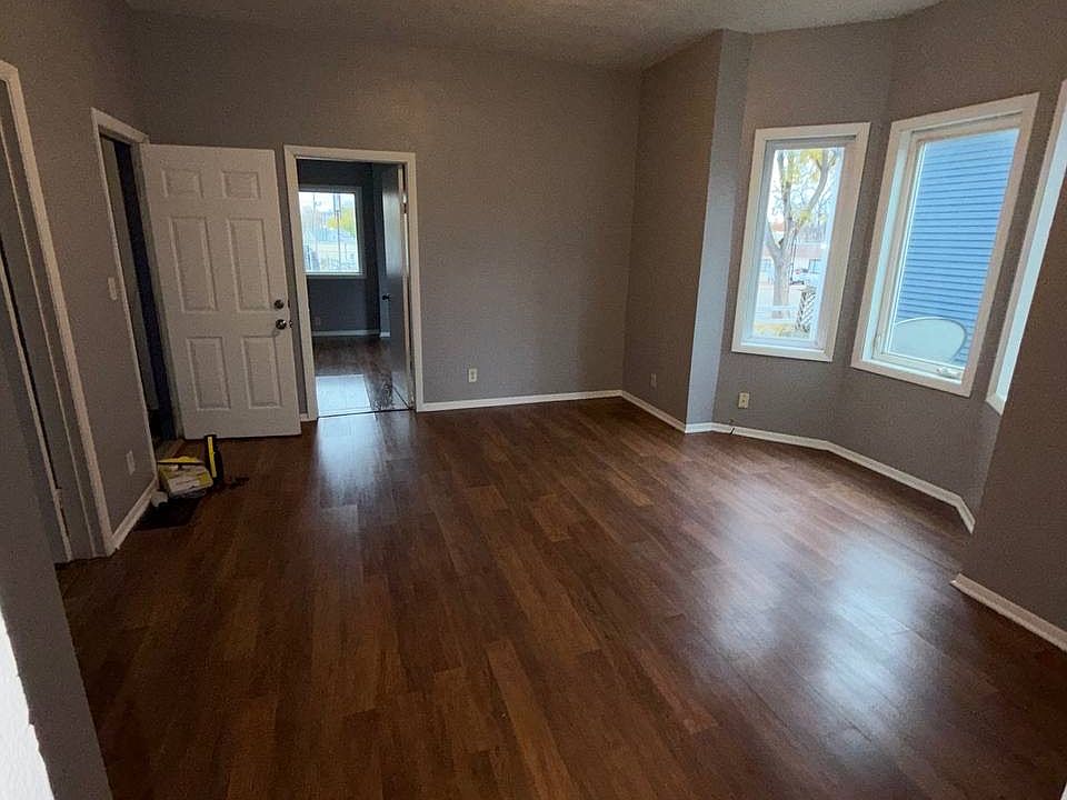 1st image of 528 Como Ave APT 1
