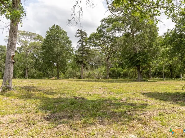 8689 County Road 132, Hallettsville, TX 77964