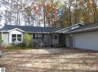 4441 Mockingbird Cir, Farwell, MI 48622