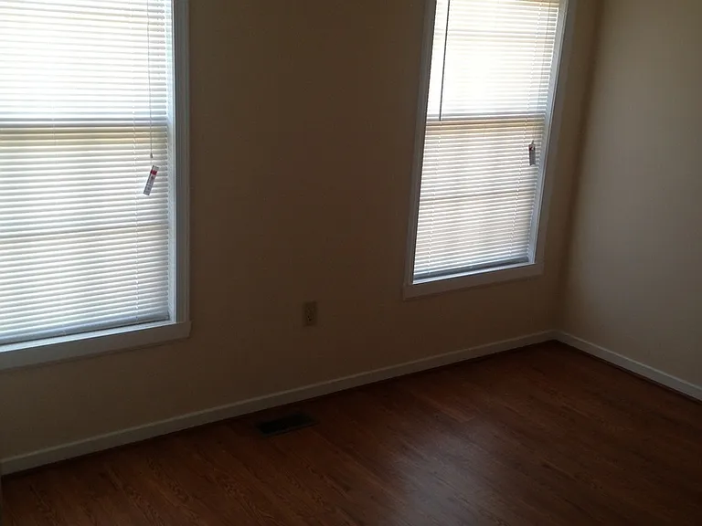 1519 Penrose Ave — Photo 3