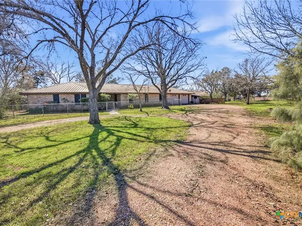 890 State Highway 95 N, Yoakum, TX 77995