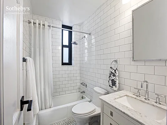 Sold by Sotheby's International Realty | media 6