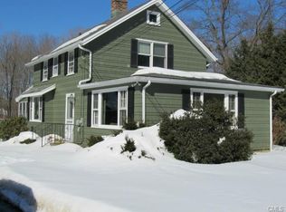 4 Meadow Brook Rd, Newtown, CT 06470