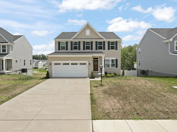 521 Rivers Edge Dr, Fredericksburg, VA 22405
