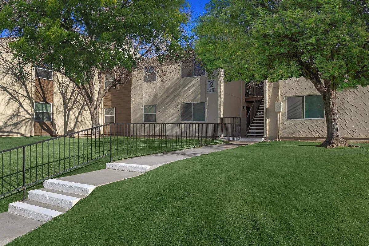 Gateway East Apartments — Photo 1