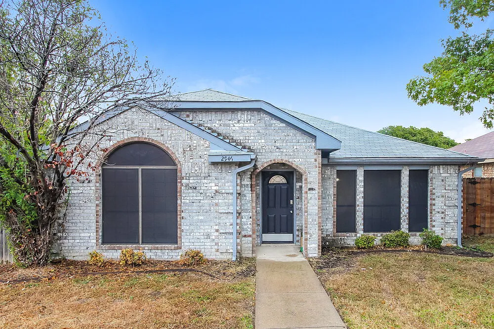 3 bed, 2.0 bath, 1650 sqft, $2,045 — Photo 1