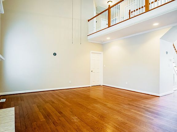 5th image of 273 Windgate Dr