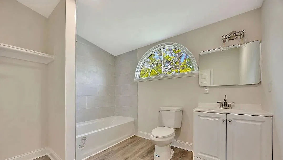 3 bed, 966 sqft, $2,300 — Photo 4