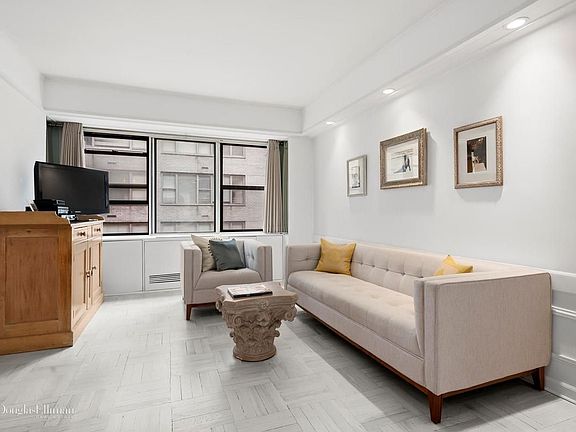 4th image of 150 E 56th St APT 9A