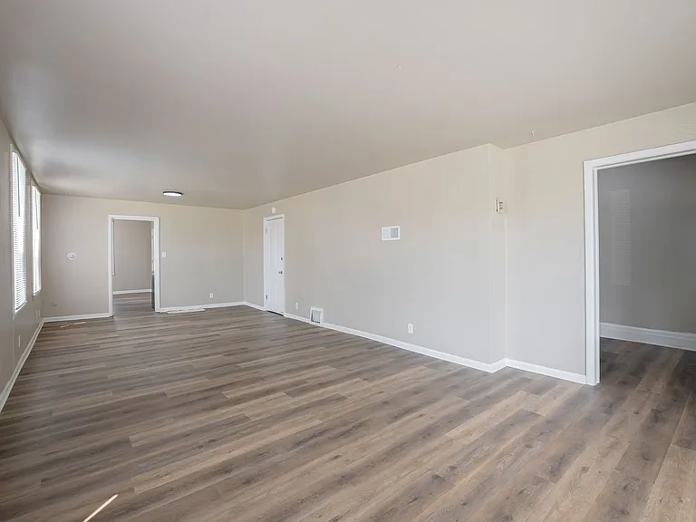 149 W 2nd St — Photo 10