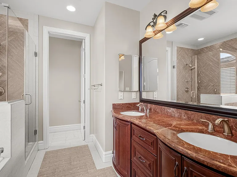 2412 Huntington Ln #A — Photo 13