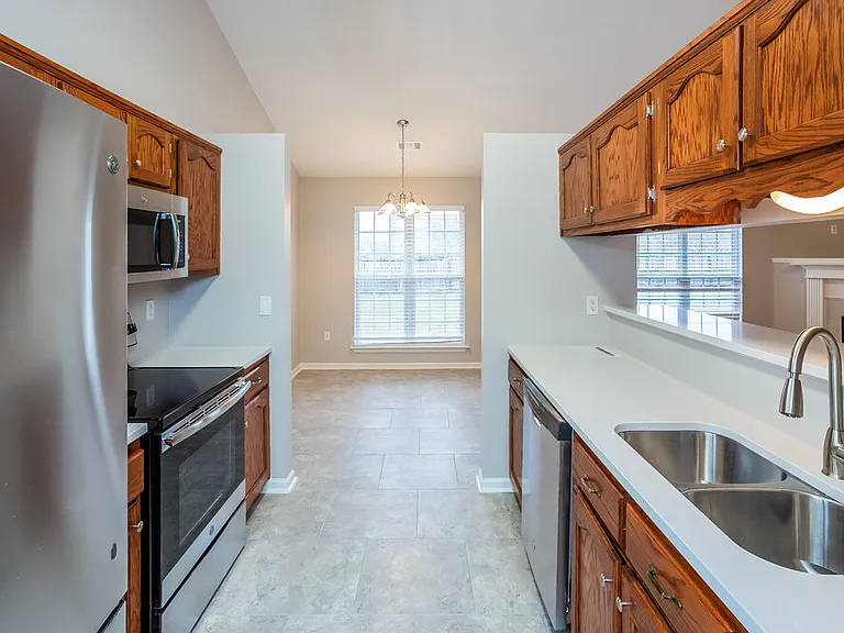 1720 Cherry Creek Dr — Photo 8