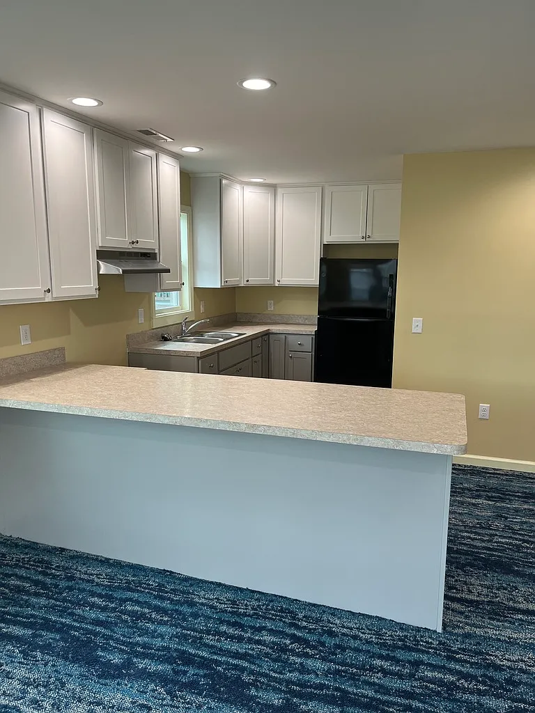 3 bed, 1.5 bath, $2,100 — Photo 1