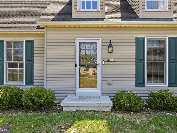 4th image of 400 Lakeview Dr