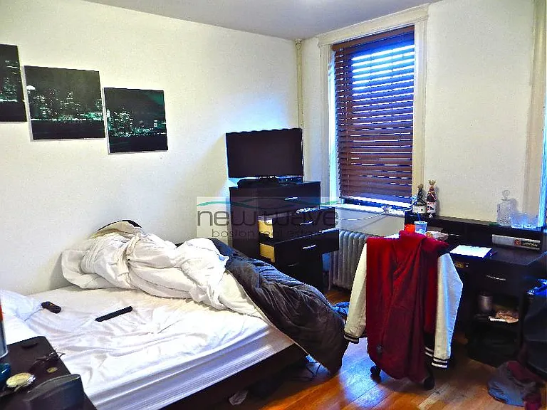 56 Queensberry St #18 — Photo 8