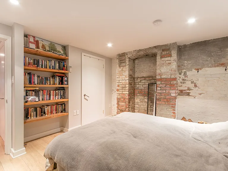 929 R St NW — Photo 12