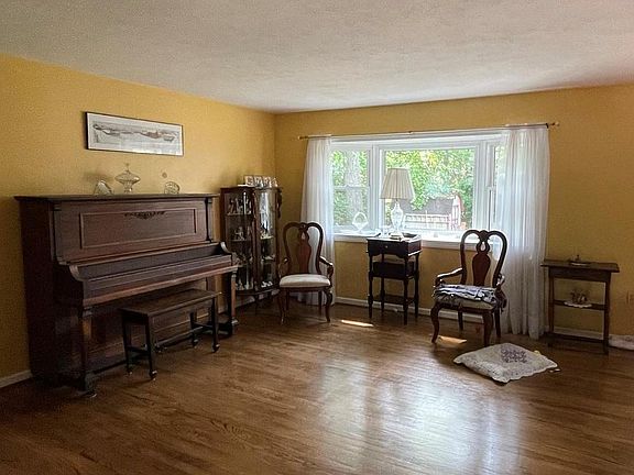 5th image of 1145 Oak View Dr