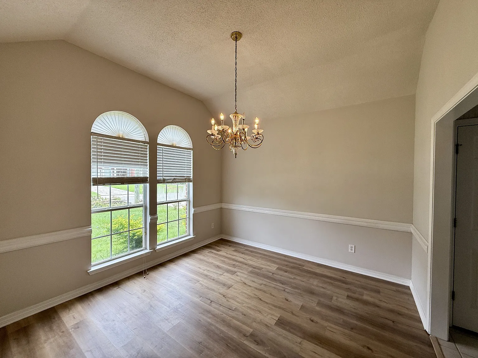 854 Louise Ave - 1 — Photo 2