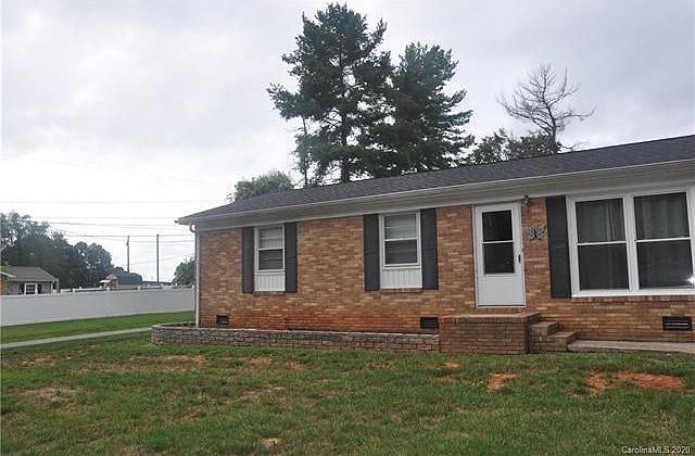 1st image of 921 Carmel Dr