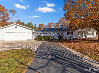 2342 Pontaluna Rd, Spring Lake, MI 49456
