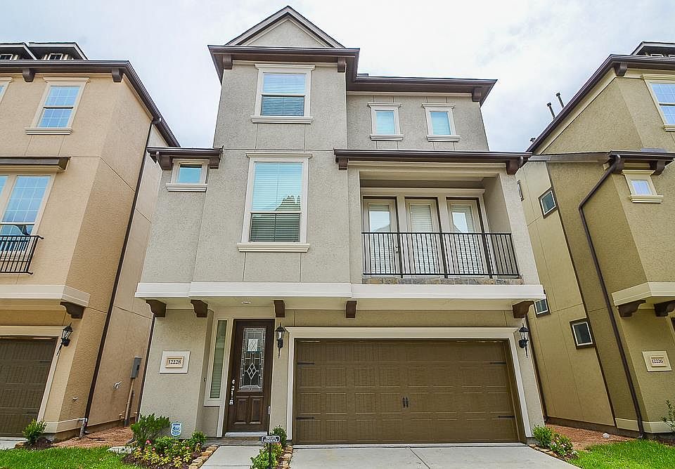 1st image of 12228 Oxford Crescent Cir
