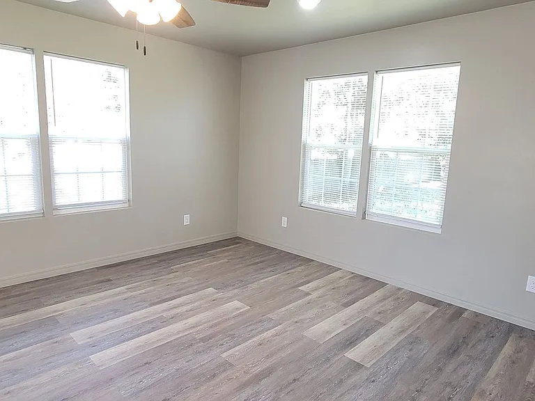 2112 Axtell St — Photo 20