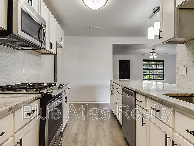 1329 E Windsor Dr — Photo 10