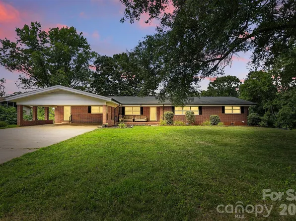 26 33rd Ave NW, Hickory, NC 28601