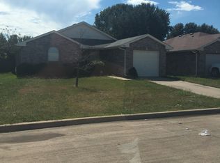 3100 Ronay Dr, Forest Hill, TX 76140