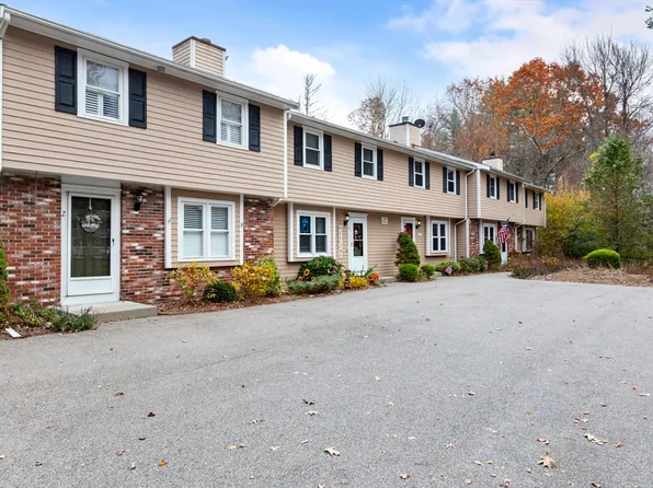 6 Robin Cir APT 5, Norton, MA 02766