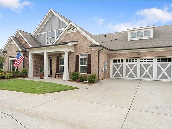 3rd image of 2754 Middlecreek Way