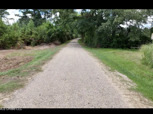 Plez Dr SE, Brookhaven, MS 39601