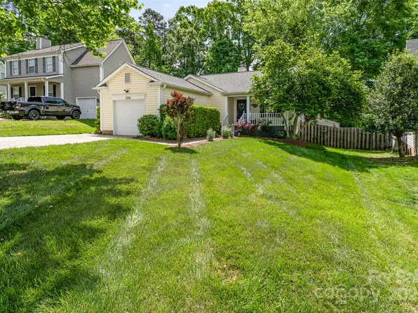 11224 Amber Glen Dr, Charlotte, NC 28269