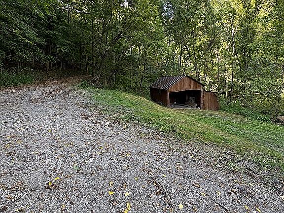 3rd image of 307 Schelley Knob Ln