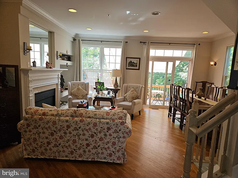 9659 Athens Pl — Photo 3
