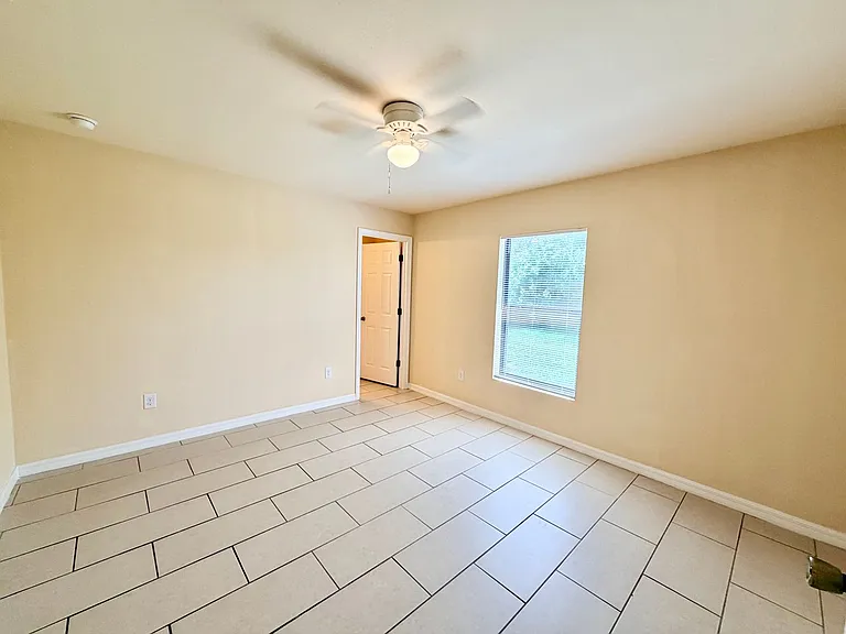 1044 NE 8th Pl — Photo 15